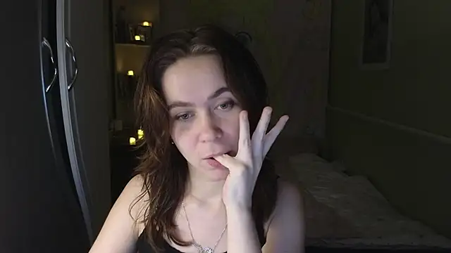 Snapshot of Riley_Roo chatting on December 2025 05:11:02 PM Riley Roo online show from December 2025 05:11:02 PM