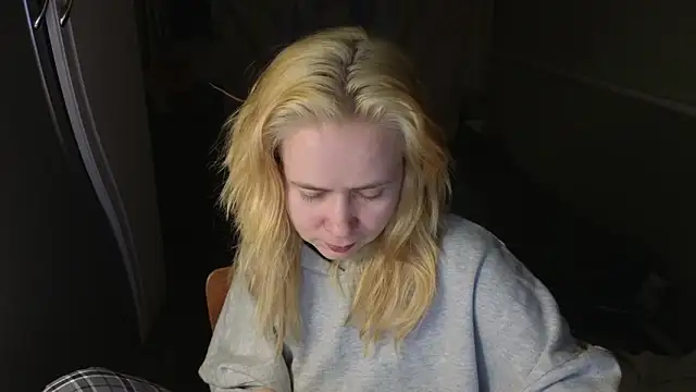 Snapshot of Riley_Roo chatting on January 2026 06:11:02 PM Riley Roo online show from January 2026 06:11:02 PM