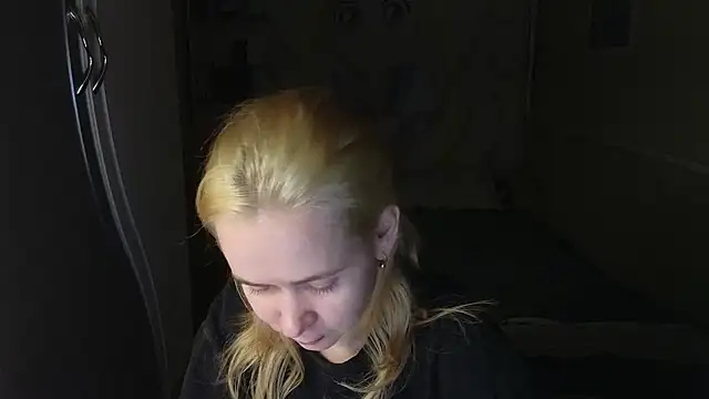 Snapshot of Riley_Roo chatting on January 2026 04:34:01 PM Riley Roo online show from January 2026 04:34:01 PM