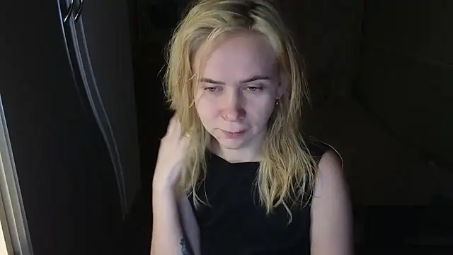 Snapshot of Riley_Roo chatting on January 2026 05:40:01 PM Riley Roo online show from January 2026 05:40:01 PM