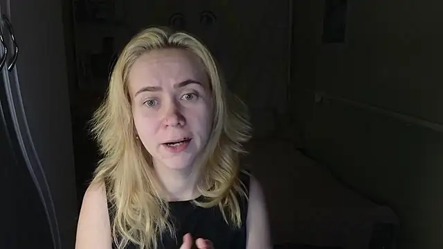 Snapshot of Riley_Roo chatting on January 2026 03:49:02 PM Riley Roo online show from January 2026 03:49:02 PM