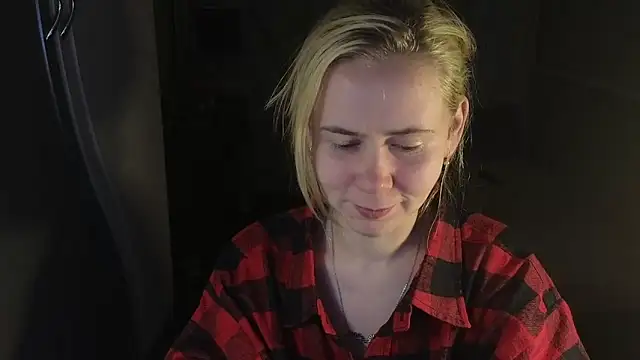 Snapshot of Riley_Roo chatting on March 2026 06:10:01 PM Riley Roo online show from March 2026 06:10:01 PM