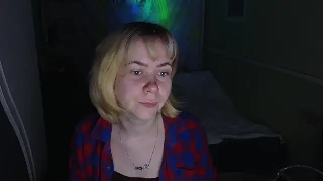 Snapshot of Riley_Roo chatting on April 2026 03:44:02 AM Riley Roo online show from April 2026 03:44:02 AM