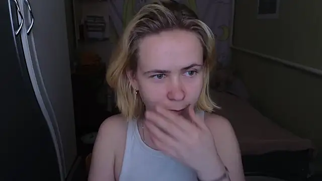 Snapshot of Riley_Roo chatting on April 2026 07:48:02 AM Riley Roo online show from April 2026 07:48:02 AM