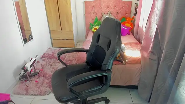 Snapshot of saralolo420 chatting on December 2024 03:26:02 PM saralolo420 online show from December 2024 03:26:02 PM