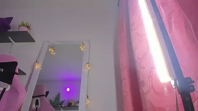 Snapshot of saralolo420 chatting on February 2025 01:02:01 AM saralolo420 online show from February 2025 01:02:01 AM