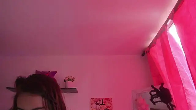 saralolo420 online show from November 2025 05:56:01 PM