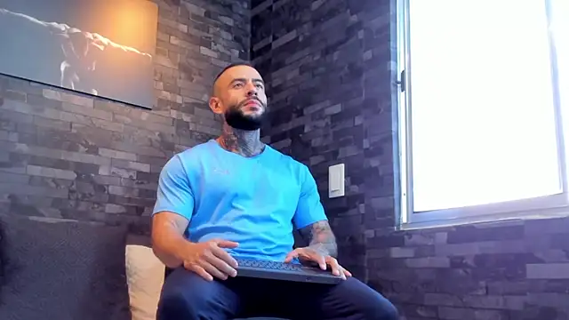 BruceDallas online show from October 2025 09:44:02 PM