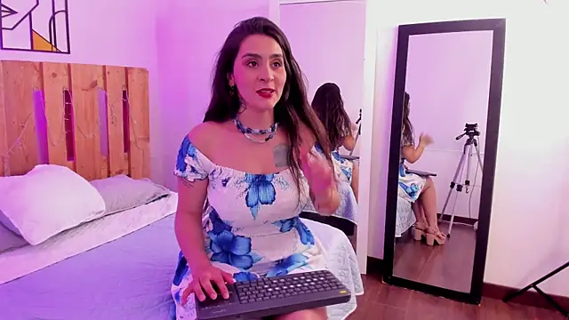 Snapshot of emily_amaya chatting on July 2026 08:35:02 PM emily amaya online show from July 2026 08:35:02 PM