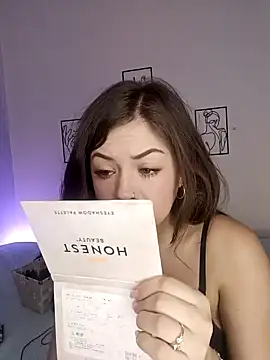 Snapshot of ale_blossom chatting on December 2024 06:41:02 PM ale blossom online show from December 2024 06:41:02 PM