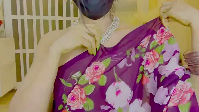 Snapshot of Monalisadon018 chatting on April 2026 09:09:01 PM Monalisadon018 online show from April 2026 09:09:01 PM