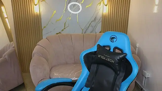  mia collins b  online show from November 2025 01:14:02 PM