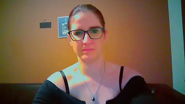 Snapshot of KayaRose chatting on November 2025 04:52:01 PM KayaRose online show from November 2025 04:52:01 PM