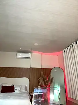 Lianh Benett online show from December 2025 02:38:01 AM