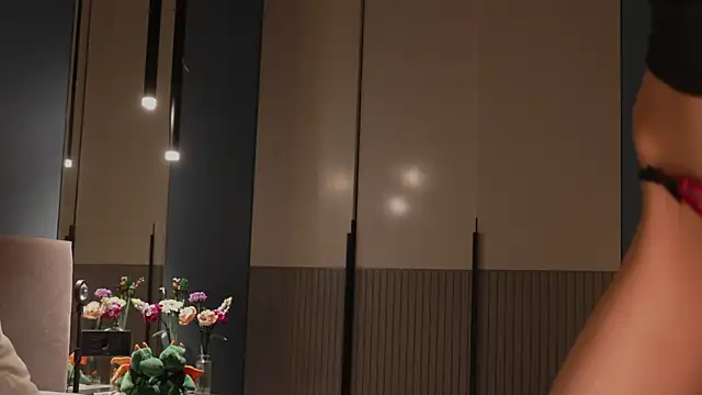 poisonn girlll online show from February 2026 06:36:02 PM