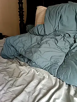 Snapshot of momentum2023 chatting on October 2025 06:25:02 PM momentum2023 online show from October 2025 06:25:02 PM