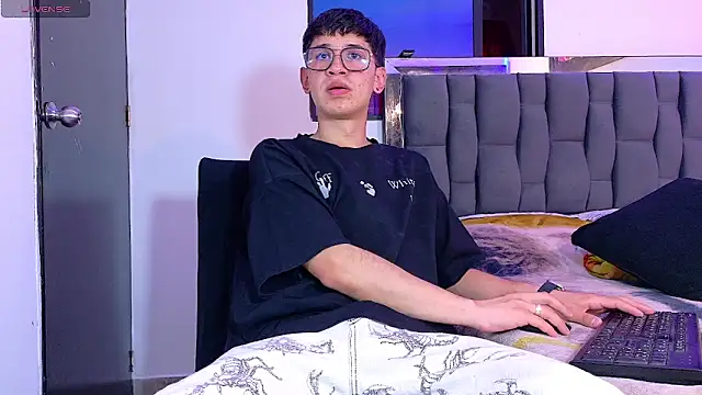 Mr daren  online show from June 2026 07:28:02 PM