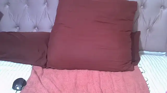 Snapshot of SweetMellowX1 chatting on September 2025 03:06:02 AM SweetMellowX1 online show from September 2025 03:06:02 AM