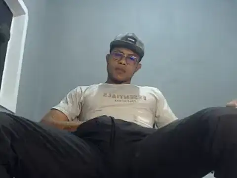 Snapshot of grandominantex1 chatting on December 2024 05:17:01 AM grandominantex1 online show from December 2024 05:17:01 AM