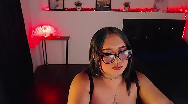 Snapshot of LiaScarlett chatting on December 2024 05:33:02 AM LiaScarlett online show from December 2024 05:33:02 AM