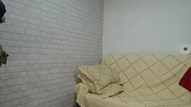 Snapshot of EmmaSquirt chatting on December 2024 09:45:02 PM EmmaSquirt online show from December 2024 09:45:02 PM