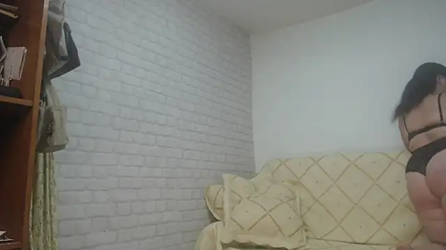 Snapshot of EmmaSquirt chatting on February 2025 10:43:01 PM EmmaSquirt online show from February 2025 10:43:01 PM