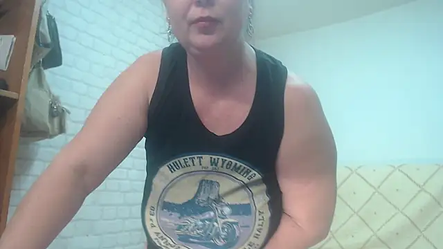 Snapshot of EmmaSquirt chatting on February 2025 11:06:02 AM EmmaSquirt online show from February 2025 11:06:02 AM