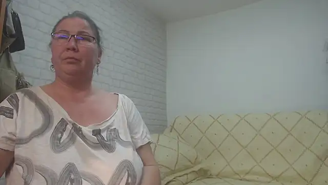 Snapshot of EmmaSquirt chatting on February 2025 09:27:02 PM EmmaSquirt online show from February 2025 09:27:02 PM