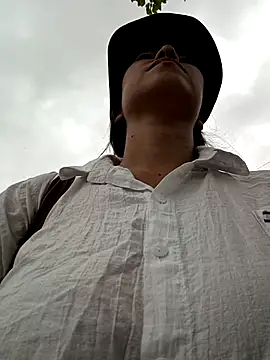 Snapshot of 2HotAsain4u chatting on September 2025 01:31:02 AM 2HotAsain4u online show from September 2025 01:31:02 AM