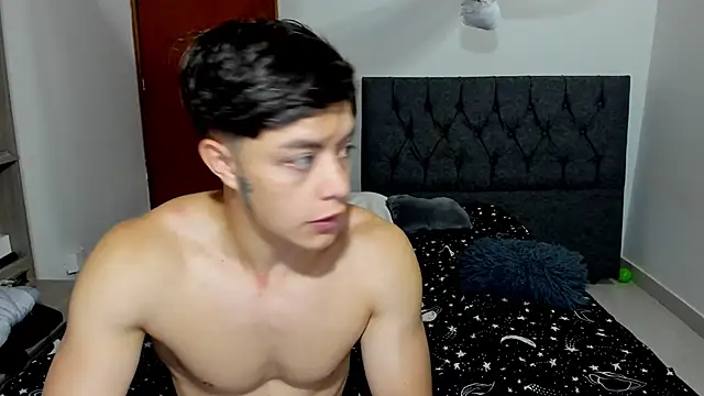 Snapshot of steban_and_kim chatting on April 2026 11:53:02 PM steban and kim online show from April 2026 11:53:02 PM