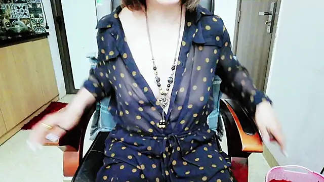 Snapshot of Miu-Le chatting on November 2025 06:15:01 PM Miu-Le online show from November 2025 06:15:01 PM