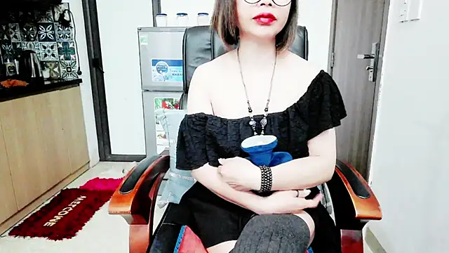 Snapshot of Miu-Le chatting on November 2025 06:39:01 PM Miu-Le online show from November 2025 06:39:01 PM