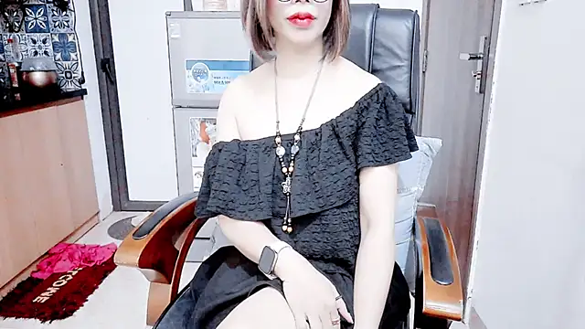 Snapshot of Miu-Le chatting on December 2025 02:57:02 PM Miu-Le online show from December 2025 02:57:02 PM