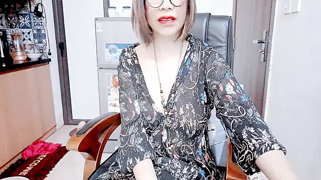 Snapshot of Miu-Le chatting on December 2025 12:45:01 PM Miu-Le online show from December 2025 12:45:01 PM