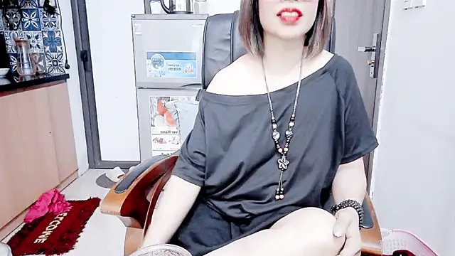 Snapshot of Miu-Le chatting on December 2025 01:24:02 AM Miu-Le online show from December 2025 01:24:02 AM