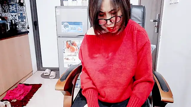 Snapshot of Miu-Le chatting on December 2025 02:24:02 PM Miu-Le online show from December 2025 02:24:02 PM