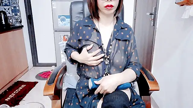 Snapshot of Miu-Le chatting on January 2026 07:19:01 PM Miu-Le online show from January 2026 07:19:01 PM