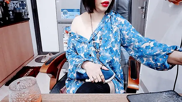 Snapshot of Miu-Le chatting on February 2026 09:19:01 PM Miu-Le online show from February 2026 09:19:01 PM