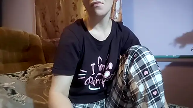 Snapshot of _Kitti_ chatting on December 2025 06:32:01 AM Kitti online show from December 2025 06:32:01 AM