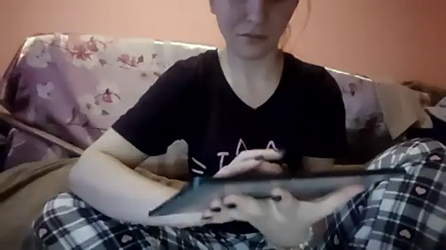 Snapshot of _Kitti_ chatting on December 2025 01:50:02 PM Kitti online show from December 2025 01:50:02 PM