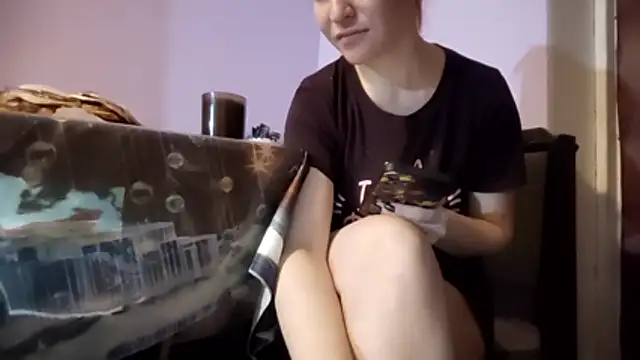 Snapshot of _Kitti_ chatting on December 2025 01:55:01 AM Kitti online show from December 2025 01:55:01 AM