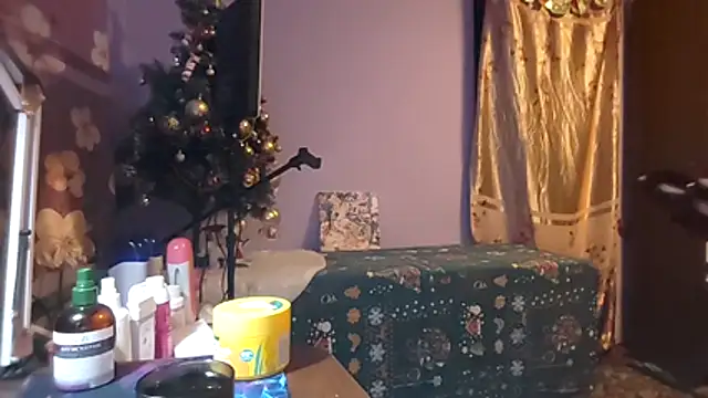 Snapshot of _Kitti_ chatting on December 2025 06:05:02 PM Kitti online show from December 2025 06:05:02 PM