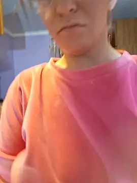 Snapshot of _Kitti_ chatting on February 2026 06:02:02 PM Kitti online show from February 2026 06:02:02 PM