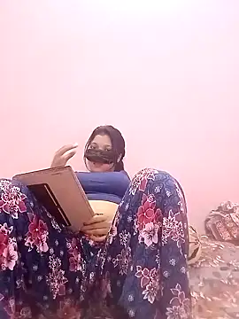 Snapshot of Beauty-khan chatting on January 2025 09:18:02 PM Beauty-khan online show from January 2025 09:18:02 PM