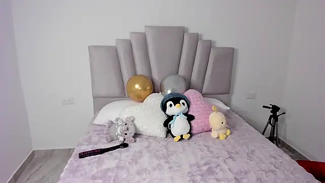 Snapshot of Alli_cooper chatting on February 2025 12:15:02 AM Alli cooper online show from February 2025 12:15:02 AM