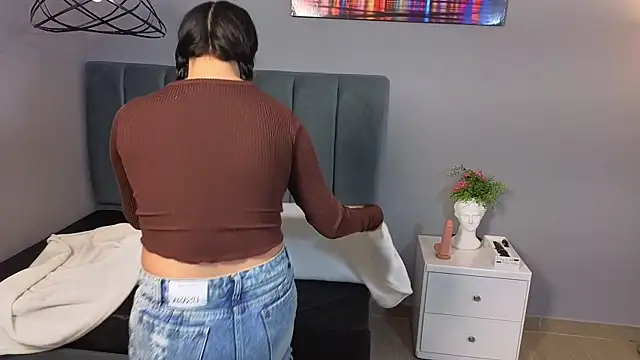 Alli cooper online show from June 2026 01:26:01 PM