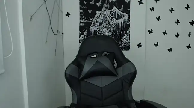 Snapshot of n0sferatus__ chatting on January 2025 04:05:01 AM n0sferatus online show from January 2025 04:05:01 AM