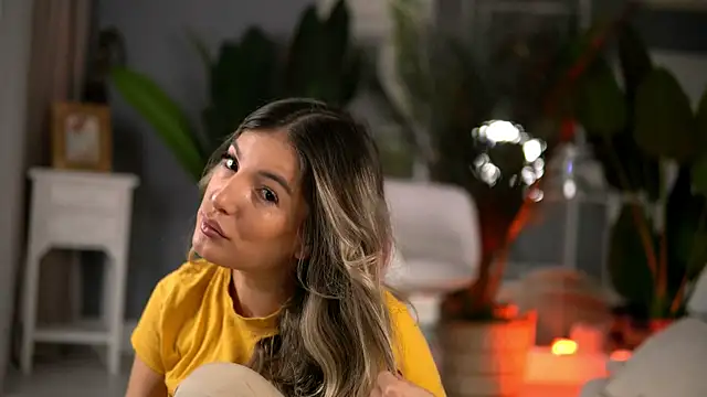 Snapshot of KellyMathews chatting on October 2025 01:50:01 AM KellyMathews online show from October 2025 01:50:01 AM