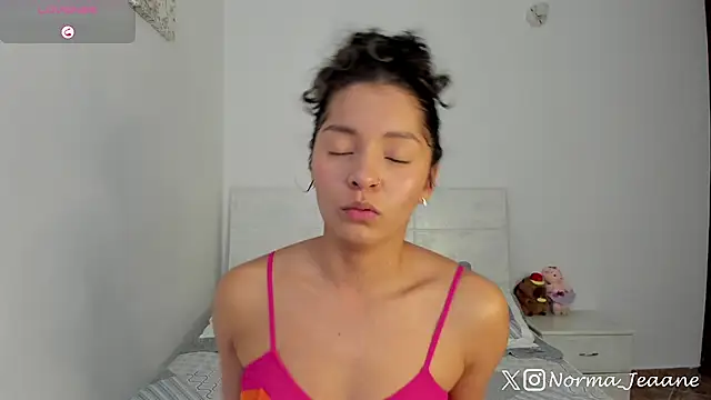 Norma-Jeaane online show from November 2025 08:49:01 PM