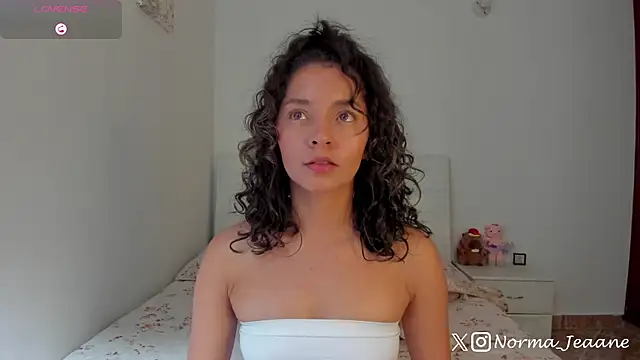 Norma-Jeaane online show from December 2025 06:16:01 PM